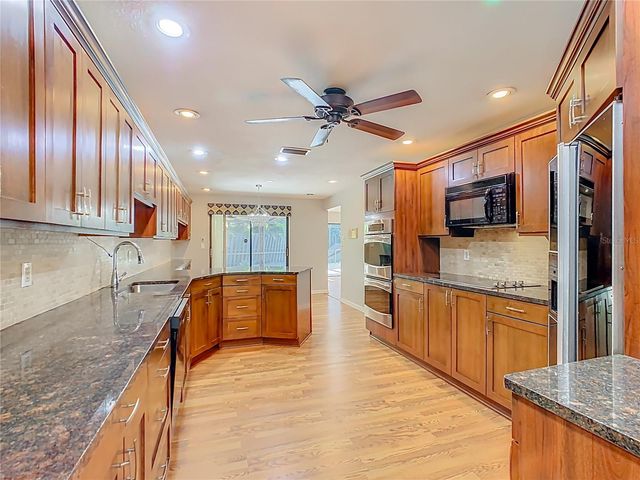 35 BAYWOOD COURT, Palm Harbor, FL 34683