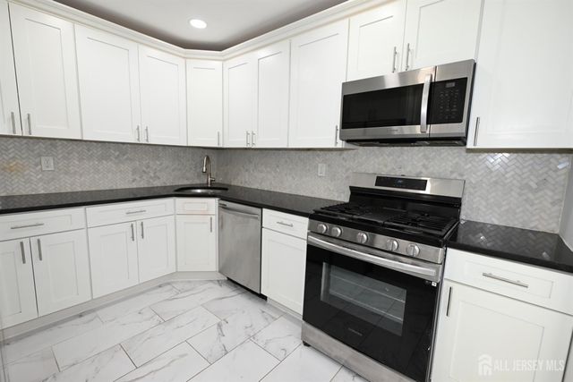 271 College Drive, Edison, NJ 08817