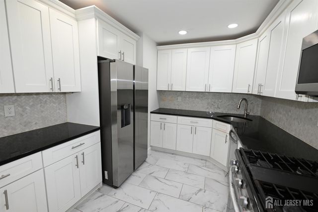271 College Drive, Edison, NJ 08817