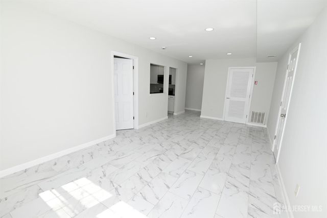 271 College Drive, Edison, NJ 08817