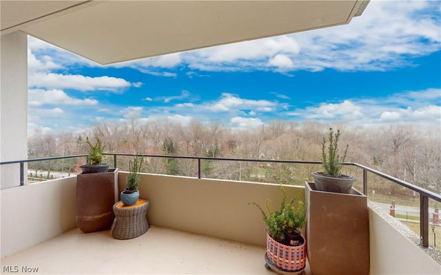 1 Bratenahl Place 502, Bratenahl, OH 44108