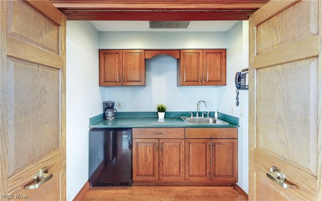 1 Bratenahl Place 502, Bratenahl, OH 44108