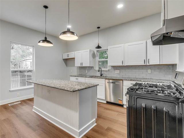 517 E Perkins Avenue, Guthrie, OK 73044