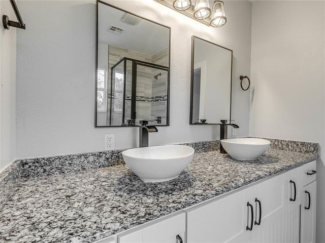 517 E Perkins Avenue, Guthrie, OK 73044