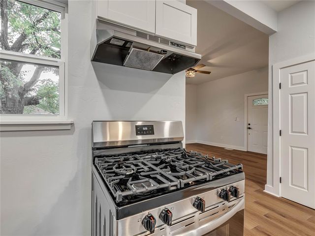 517 E Perkins Avenue, Guthrie, OK 73044