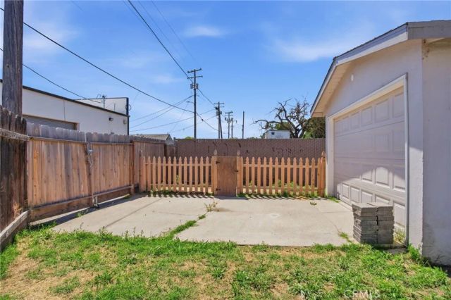 341 2nd, Livingston, CA 95334