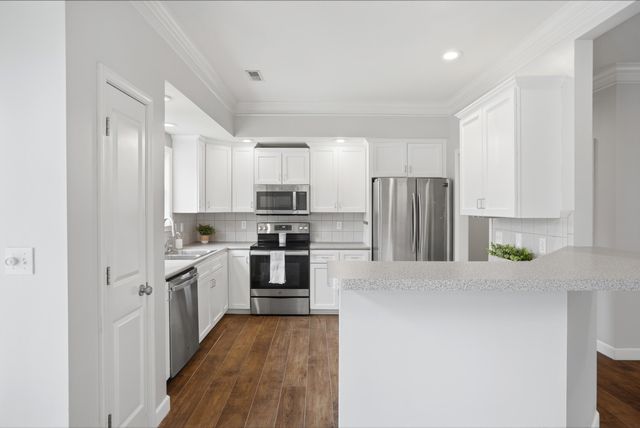 2502 CORONA RD, Columbia, MO 65203