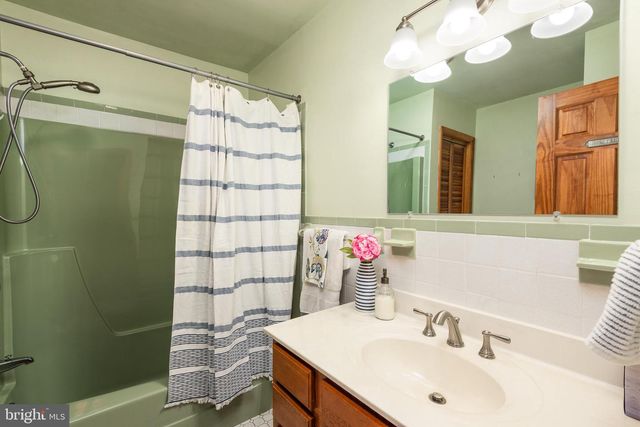 1401 CALVERT RD, Chester, MD 21619