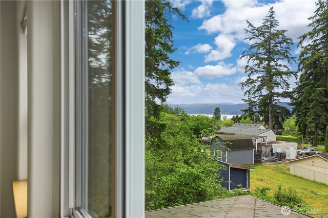 1963 NW Rampart Ridge Court, Bremerton, WA 98311