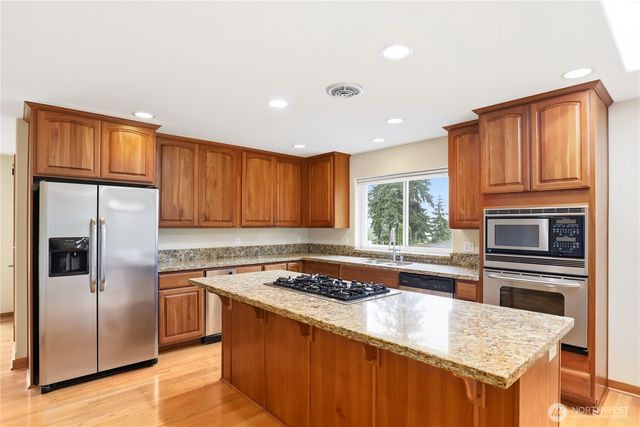 1963 NW Rampart Ridge Court, Bremerton, WA 98311