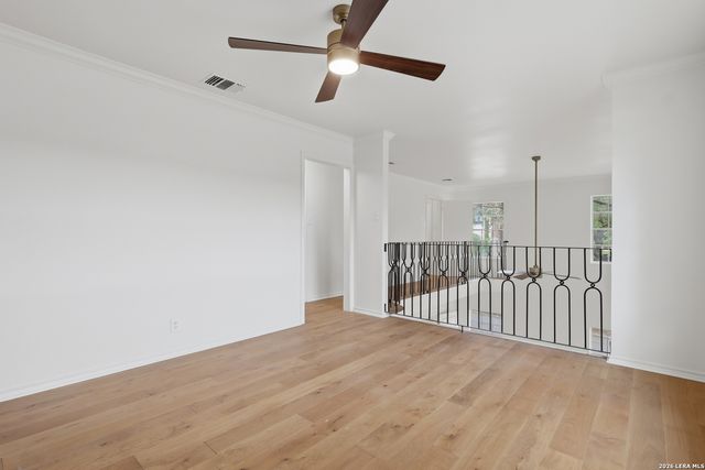 484 E OLMOS DR, Olmos Park, TX 78212