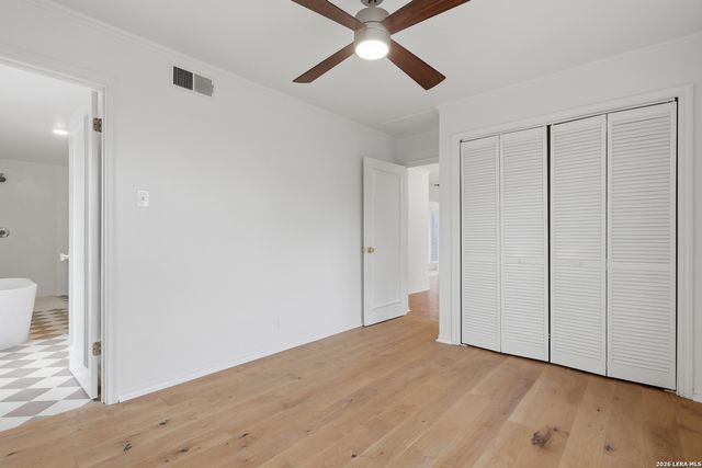 484 E OLMOS DR, Olmos Park, TX 78212