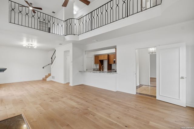 484 E OLMOS DR, Olmos Park, TX 78212