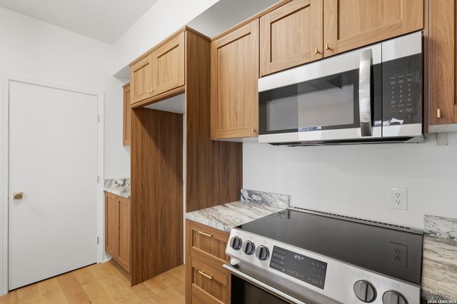 484 E OLMOS DR, Olmos Park, TX 78212