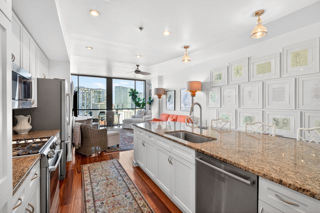 900 20th Ave S Apt 1305, Nashville, TN 37212