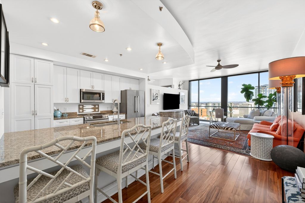 900 20th Ave S Apt 1305, Nashville, TN 37212