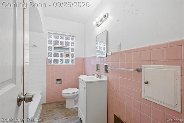 18010 Lesure Street, Detroit, MI 48235