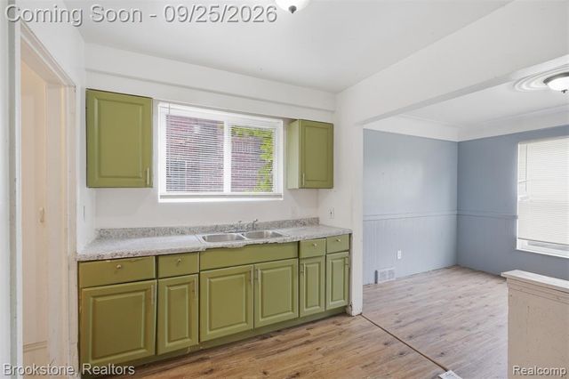 18010 Lesure Street, Detroit, MI 48235