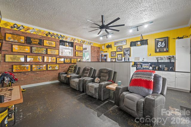 435 W Central Avenue, Mount Holly, NC 28120