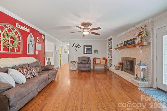 435 W Central Avenue, Mount Holly, NC 28120