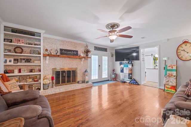 435 W Central Avenue, Mount Holly, NC 28120