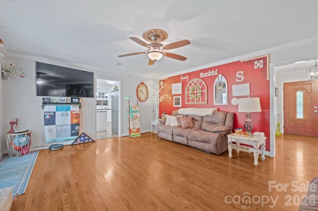 435 W Central Avenue, Mount Holly, NC 28120