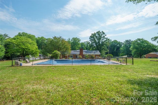 435 W Central Avenue, Mount Holly, NC 28120