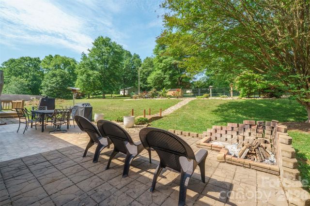 435 W Central Avenue, Mount Holly, NC 28120
