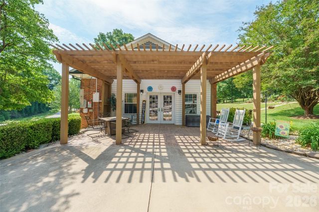 435 W Central Avenue, Mount Holly, NC 28120