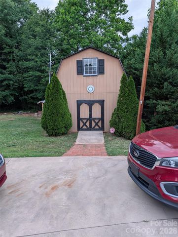 435 W Central Avenue, Mount Holly, NC 28120