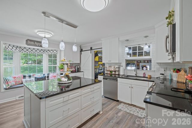 435 W Central Avenue, Mount Holly, NC 28120