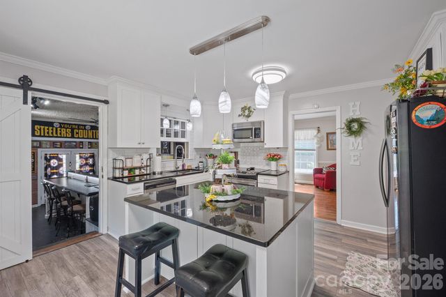 435 W Central Avenue, Mount Holly, NC 28120