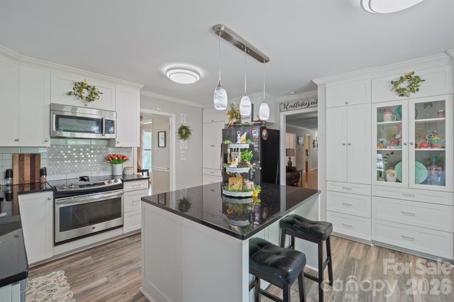435 W Central Avenue, Mount Holly, NC 28120