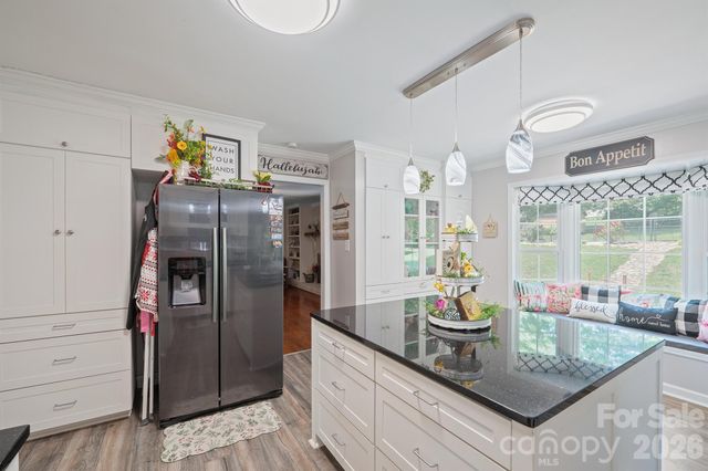 435 W Central Avenue, Mount Holly, NC 28120
