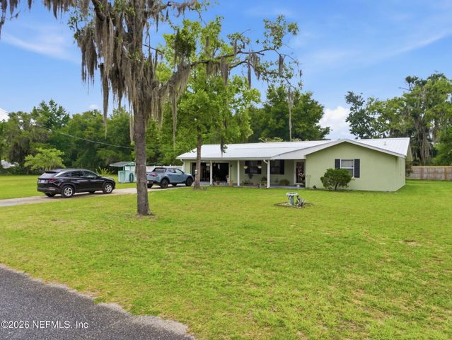 334 7TH Way, Interlachen, FL 32148