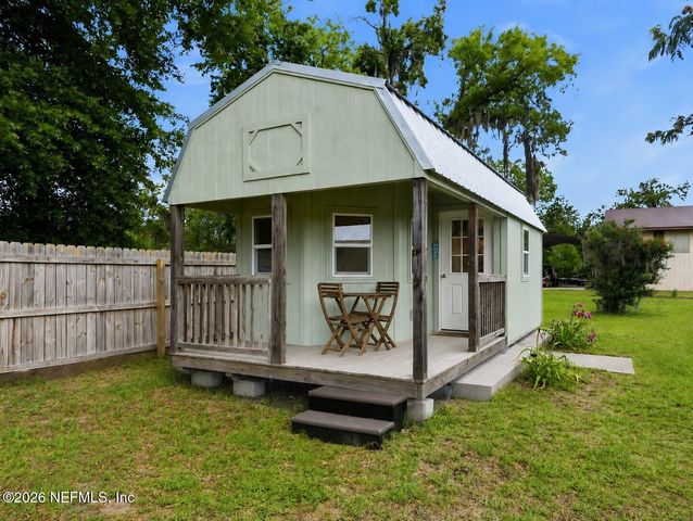 334 7TH Way, Interlachen, FL 32148