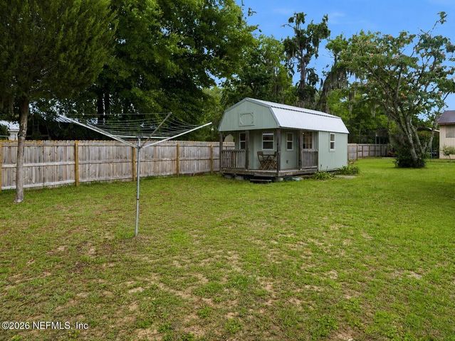334 7TH Way, Interlachen, FL 32148