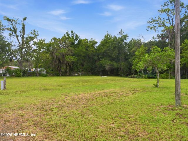334 7TH Way, Interlachen, FL 32148
