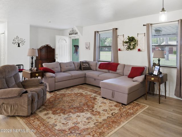 334 7TH Way, Interlachen, FL 32148