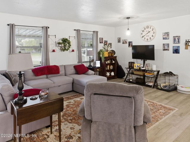 334 7TH Way, Interlachen, FL 32148