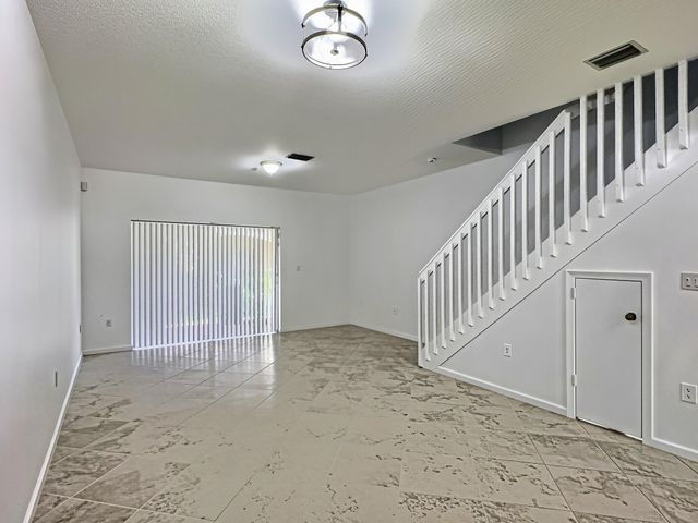 8833 S ISLES Circle 8833, Tamarac, FL 33321
