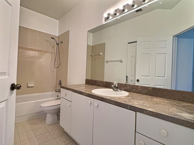 8833 S ISLES Circle 8833, Tamarac, FL 33321