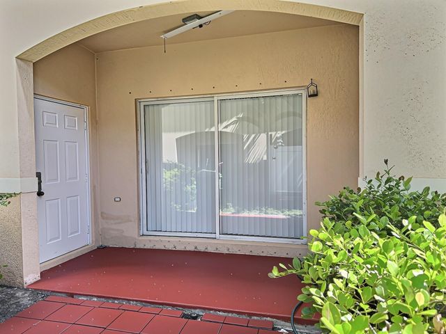 8833 S ISLES Circle 8833, Tamarac, FL 33321