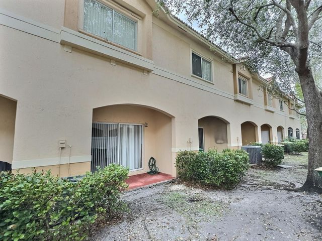 8833 S ISLES Circle 8833, Tamarac, FL 33321