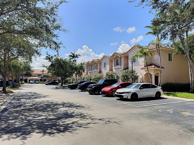 8833 S ISLES Circle 8833, Tamarac, FL 33321