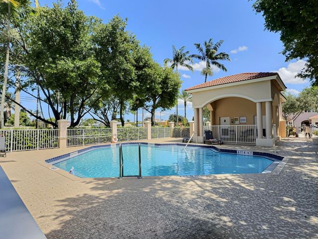 8833 S ISLES Circle 8833, Tamarac, FL 33321