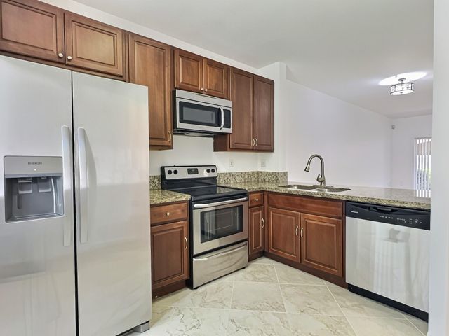 8833 S ISLES Circle 8833, Tamarac, FL 33321