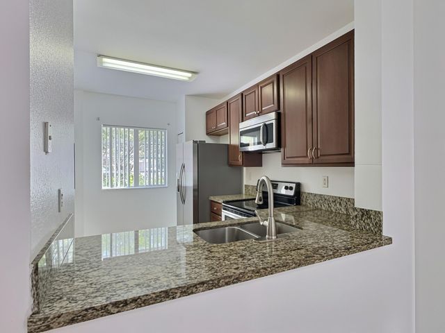 8833 S ISLES Circle 8833, Tamarac, FL 33321