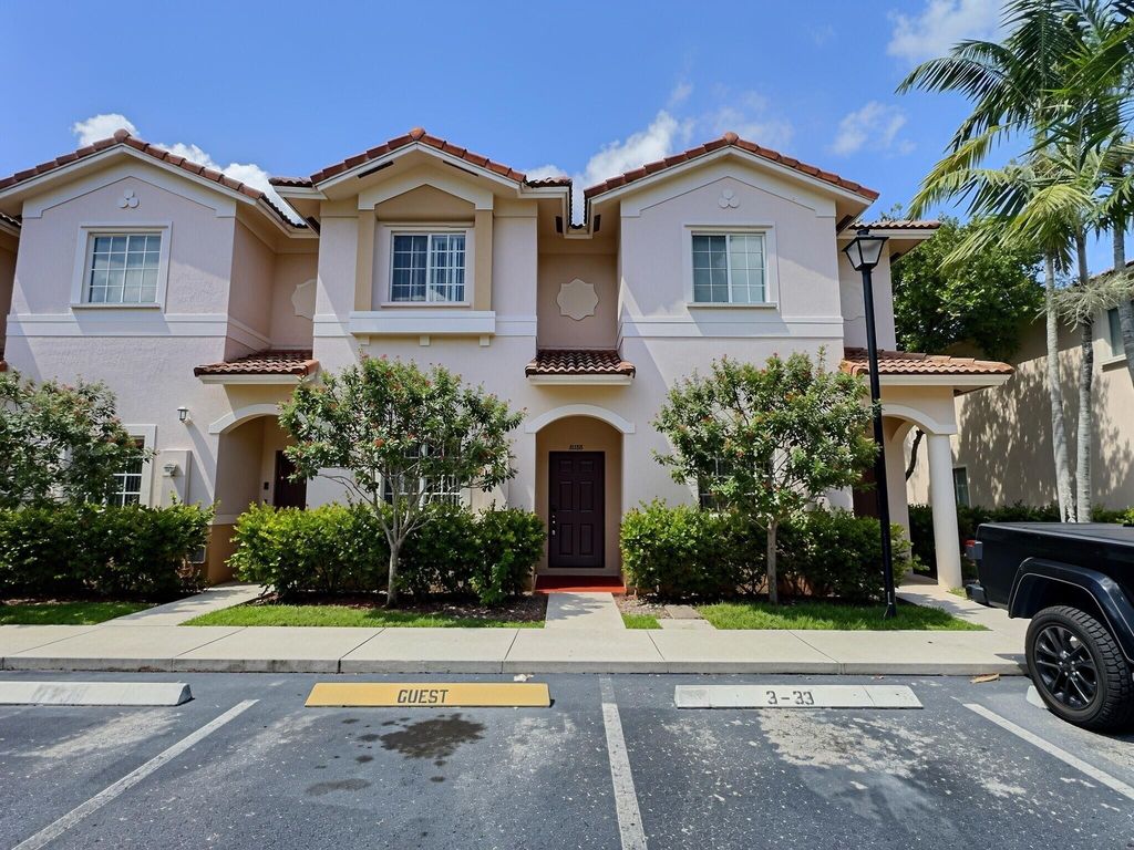 8833 S ISLES Circle 8833, Tamarac, FL 33321
