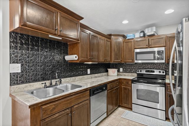 1101 Meachem Dr, Clarksville, TN 37042